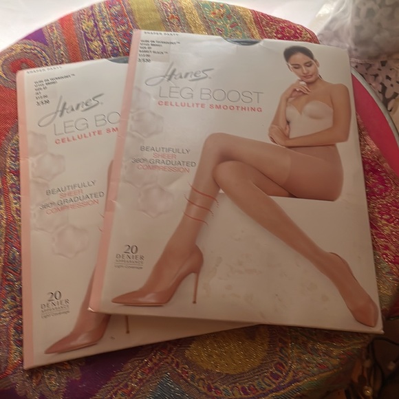 Hanes Leg Boost Celluite Smoothing Black 360 Graduated Compression Pantyhose(2) - Picture 8 of 10